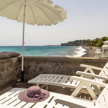 Sea Paradise - Il Mare Sotto La Finestra Riposto ภายนอก รูปภาพ